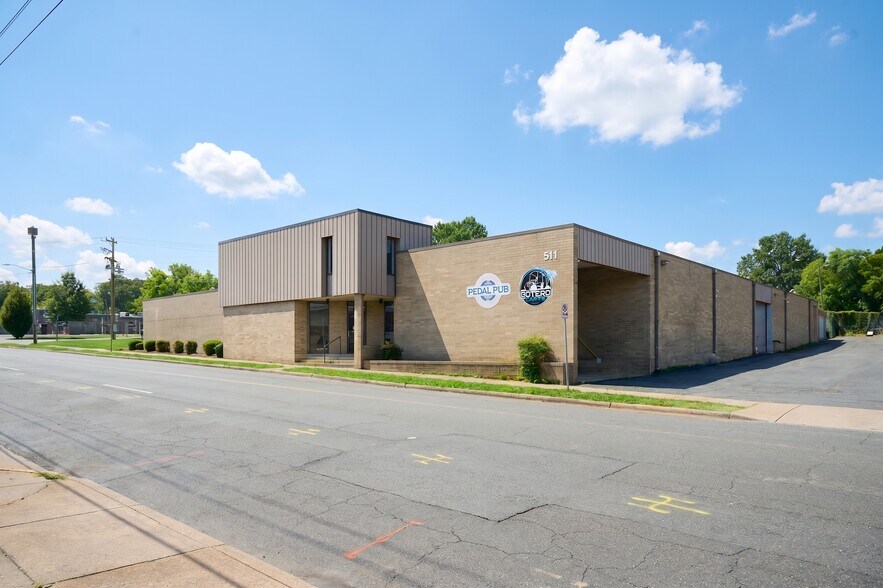 511 W Summit Ave, Charlotte, NC à vendre - Photo de l’immeuble – Image 1 sur 5