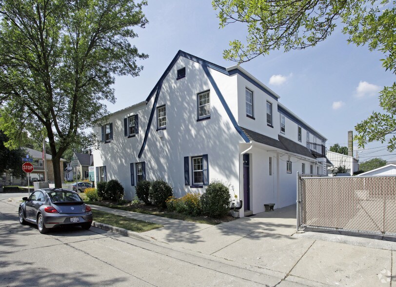 8500 W North Ave, Milwaukee, WI à louer - Photo de l’immeuble – Image 2 sur 13