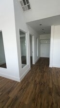 2104-2150 NE 123rd St, North Miami, FL à louer - Vidéo sur l’annonce professionnelle 
