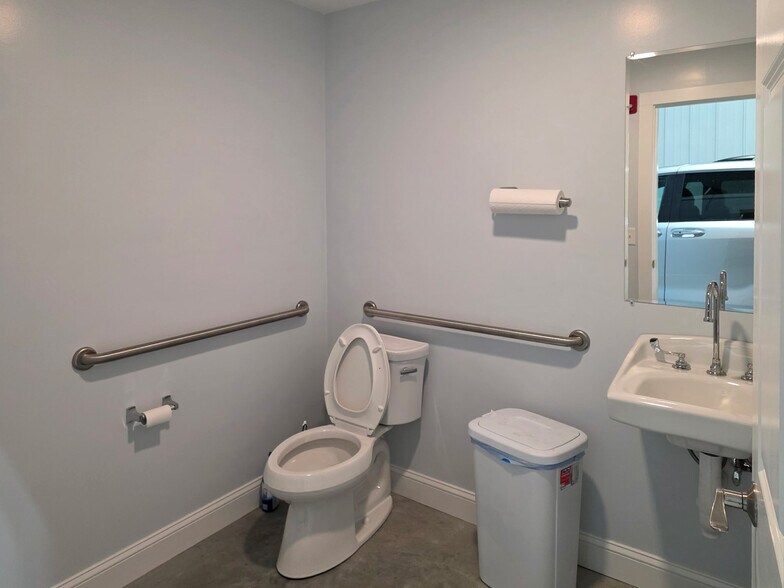 1332 Main St, Osterville, MA à louer - Photo de l’immeuble – Image 2 sur 8