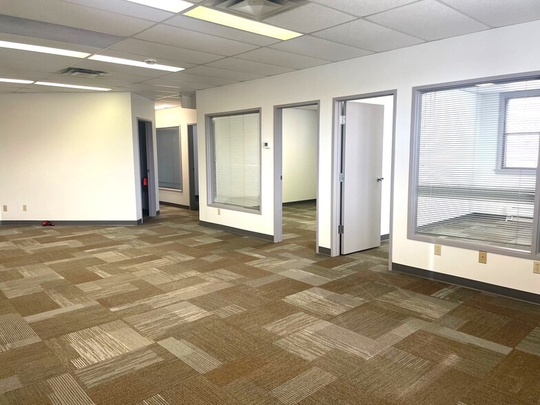 122 17th Ave SE, Calgary, AB à louer - Photo intérieure – Image 3 sur 39
