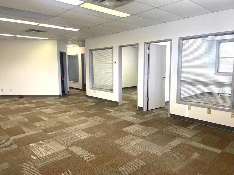 122 17th Ave SE, Calgary, AB à louer - Photo intérieure – Image 3 sur 30