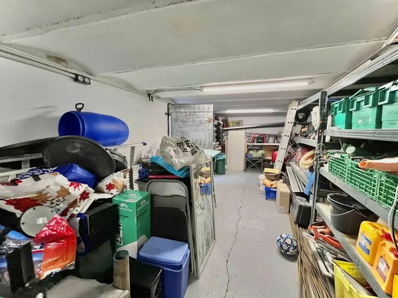 Industriel/Logistique dans Nice à vendre - Photo de l’immeuble – Image 2 sur 3