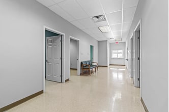 35-39 Kennedy Dr, Putnam, CT à louer Photo intérieure– Image 1 sur 14