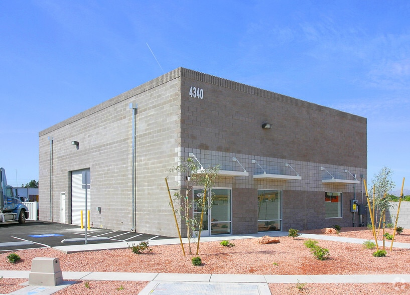 4340 E Alexander Rd, Las Vegas, NV à louer - Photo principale – Image 1 sur 20