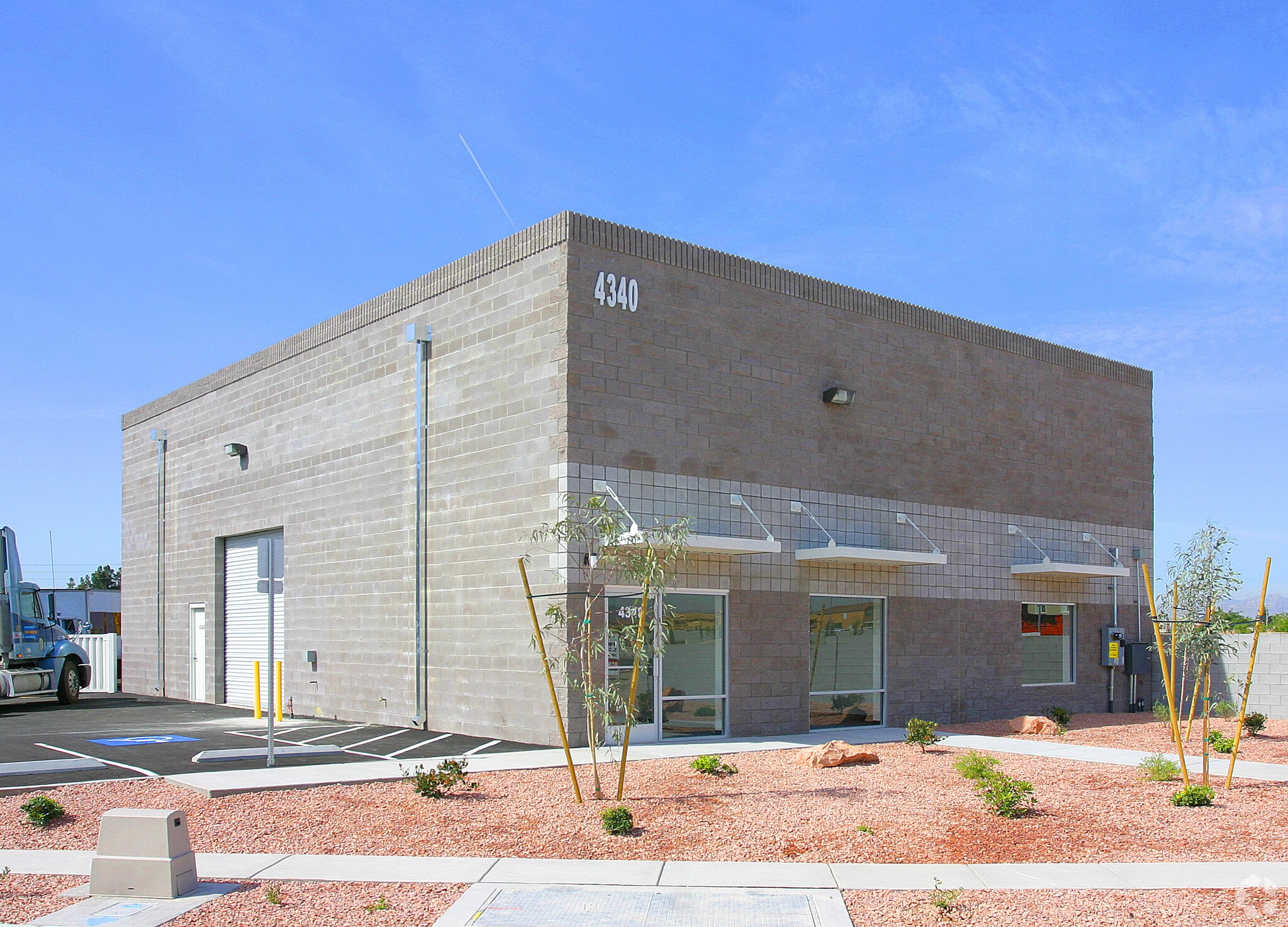 4340 E Alexander Rd, Las Vegas, NV à louer Photo principale– Image 1 sur 21