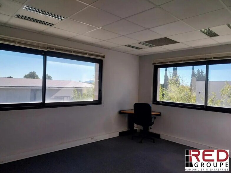 Bureau dans Éguilles à vendre - Photo de l’immeuble – Image 2 sur 9