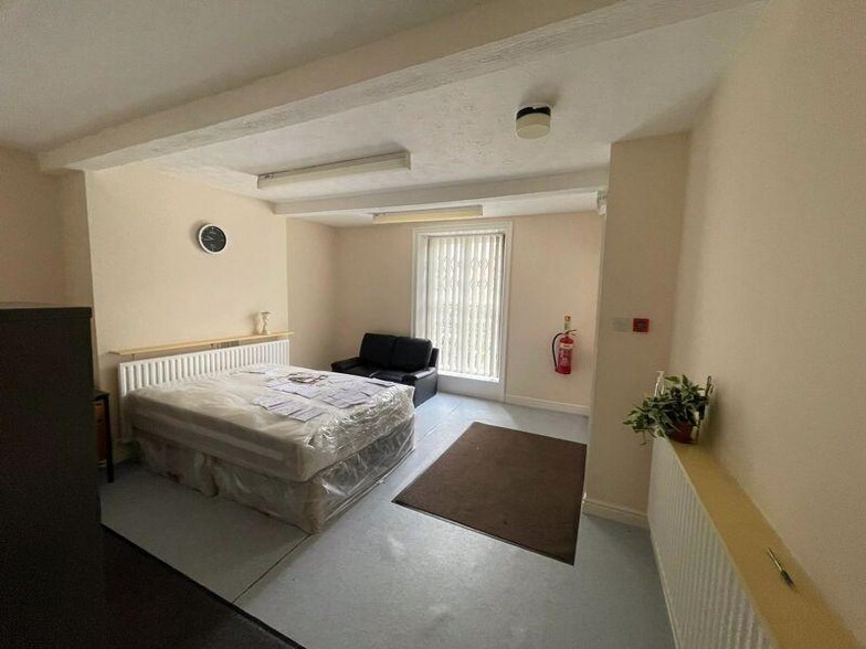 19 Greenhead Rd, Huddersfield à vendre - Photo de l’immeuble – Image 2 sur 11