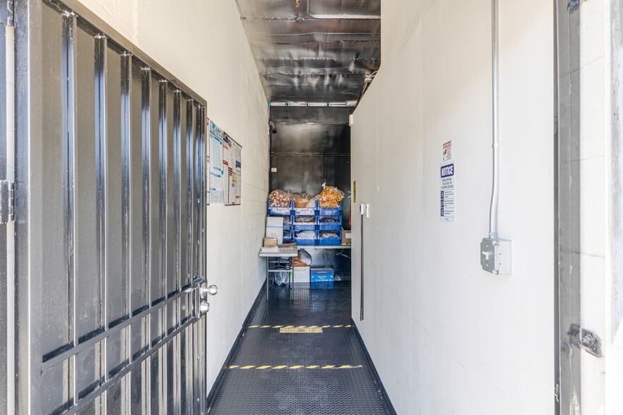 3210 N San Fernando Blvd, Burbank, CA à vendre - Photo de l’immeuble – Image 3 sur 23