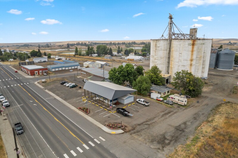 210 Broadway Ave, Reardan, WA à vendre - Photo de l’immeuble – Image 3 sur 9