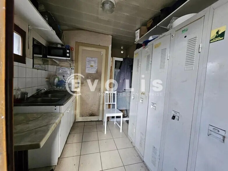 Local d'activités dans Vitry-sur-Seine à vendre - Photo de l’immeuble – Image 3 sur 14