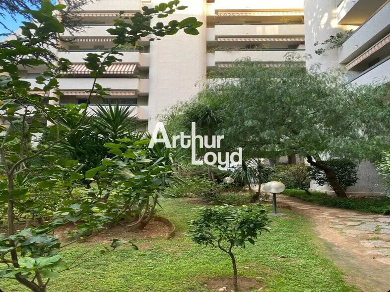 Bureau dans Nice à vendre - Photo de l’immeuble – Image 1 sur 6