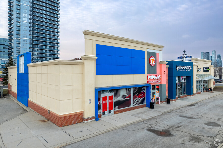 30 Famous Ave, Vaughan, ON à louer - Photo de l’immeuble – Image 1 sur 4