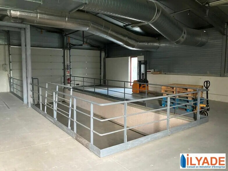Industriel/Logistique dans Bouc-Bel-Air à louer - Photo intérieure – Image 3 sur 7