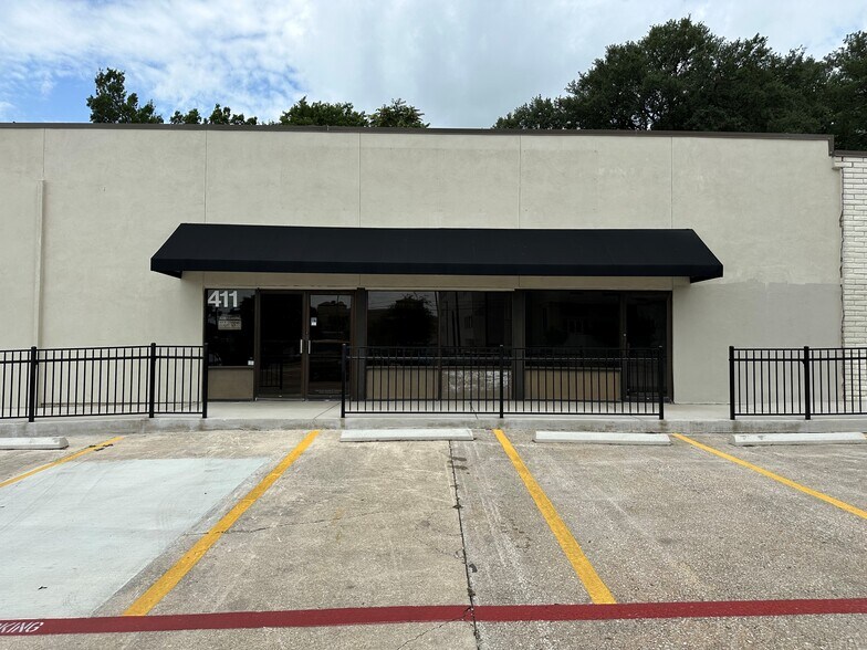 403 N Guadalupe St, San Marcos, TX à louer - Photo de l’immeuble – Image 3 sur 12