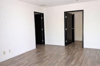 951-983 Meridian Ave, Alhambra, CA à louer Hall d’entrée– Image 2 sur 11