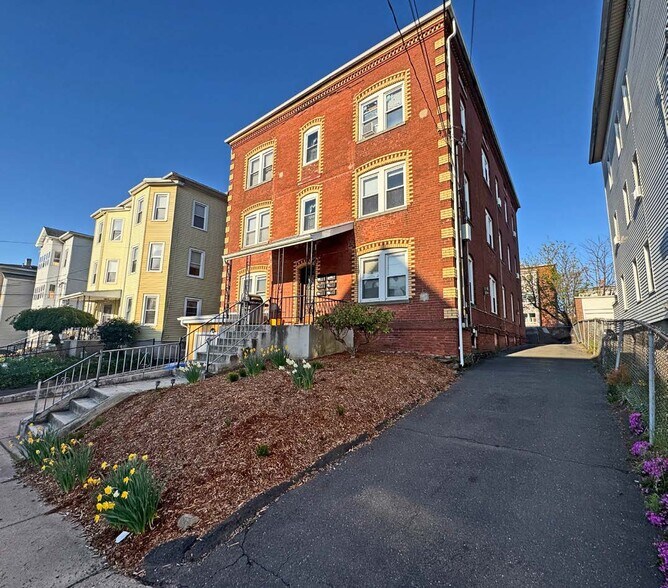 146-148 Grove St, New Britain, CT à vendre - Photo de l’immeuble – Image 2 sur 12