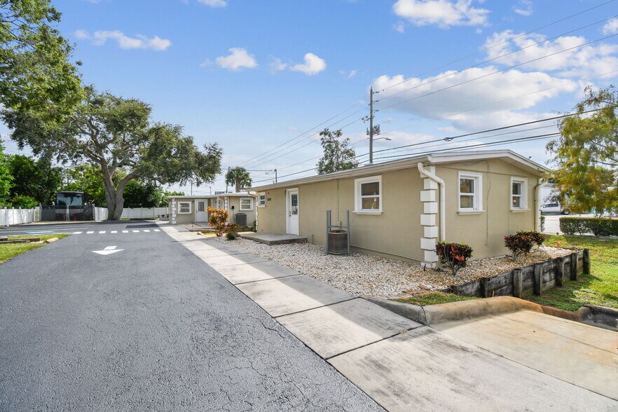 11599 Seminole Blvd, Largo, FL à vendre - Photo principale – Image 1 sur 3