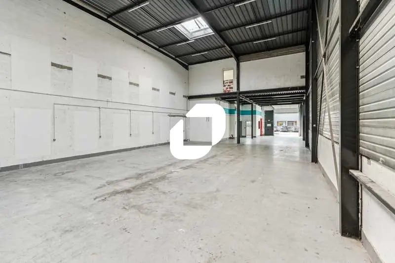 Local d’activités dans Massy à louer - Photo intérieure – Image 2 sur 15