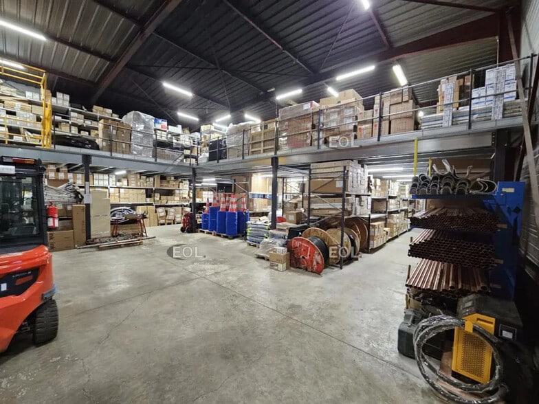 Local d'activités dans Valenton à vendre - Photo de l’immeuble – Image 2 sur 22