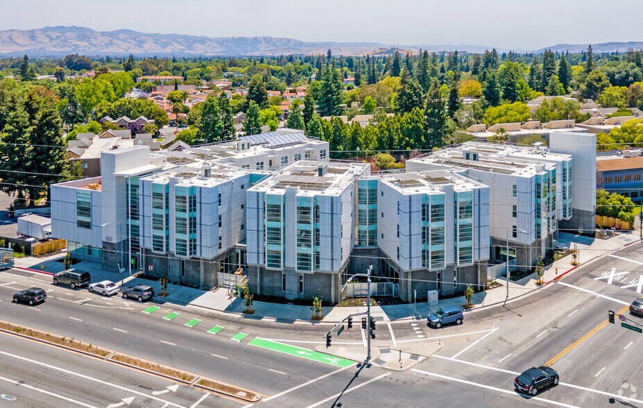 1690 Southwest Expy, San Jose, CA à louer - Photo de l’immeuble – Image 3 sur 18