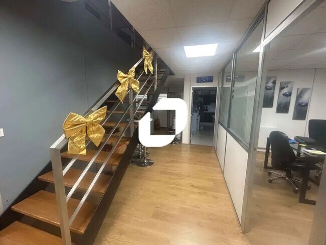 Plus de détails pour Bureau, Local d'activités à louer