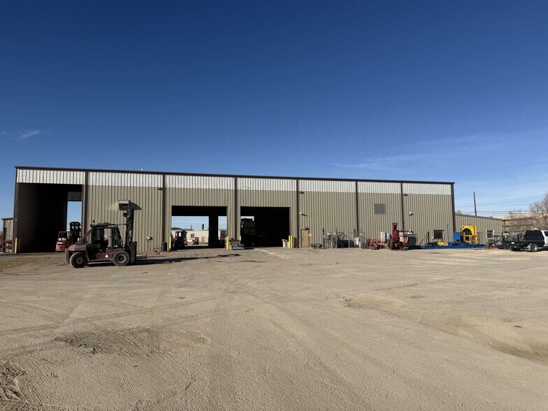 3209 W Industrial Ave, Midland, TX à louer - Photo de l’immeuble – Image 2 sur 5