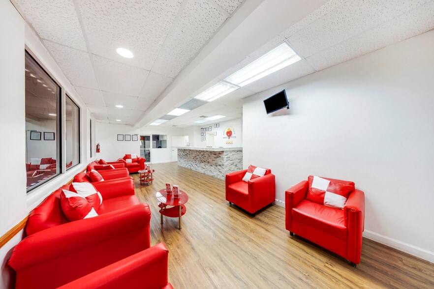 700 E 1st Ave, Hialeah, FL à louer - Photo de l’immeuble – Image 3 sur 26