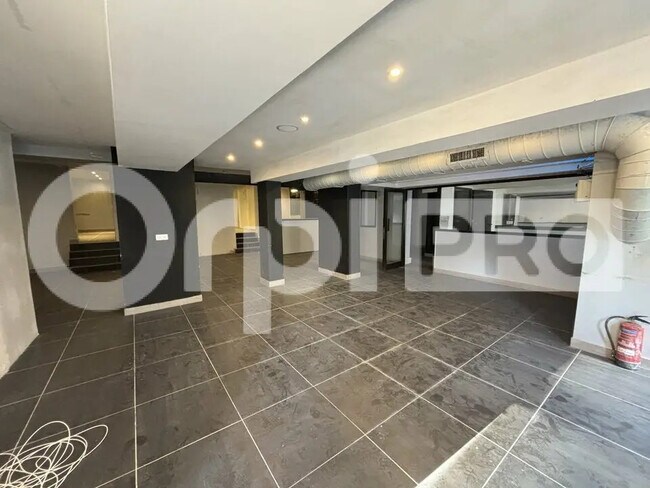 Plus de détails pour Local commercial à vendre