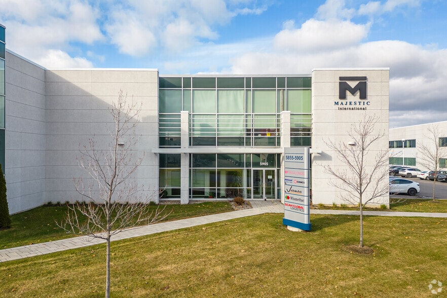 5855-5905 Rue Kieran, Montréal, QC à louer - Photo principale – Image 1 sur 7