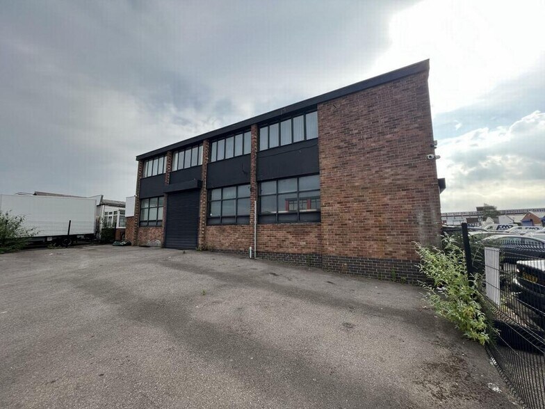 12 Mandervell Rd, Oadby à louer - Photo de l’immeuble – Image 2 sur 2