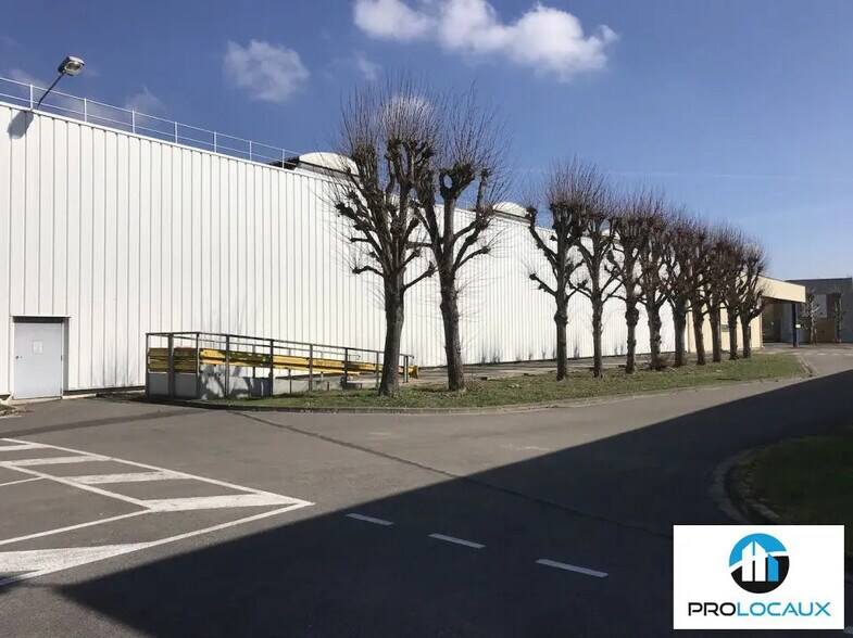 Local d’activités dans Montataire à louer - Photo de l’immeuble – Image 3 sur 5