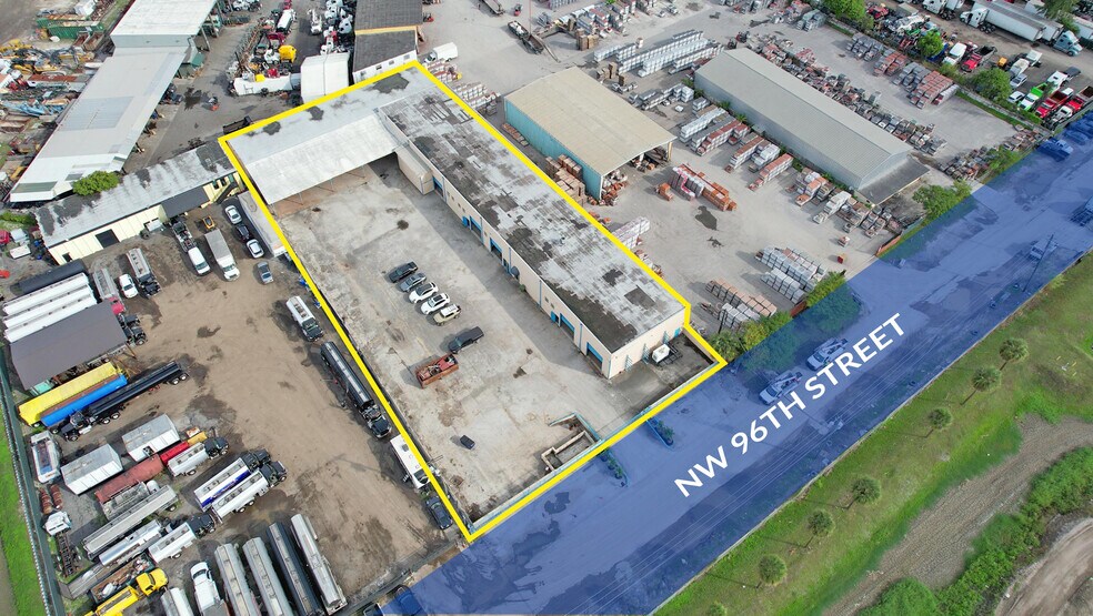 9165 NW 96th St, Medley, FL à vendre - Photo de l’immeuble – Image 3 sur 16
