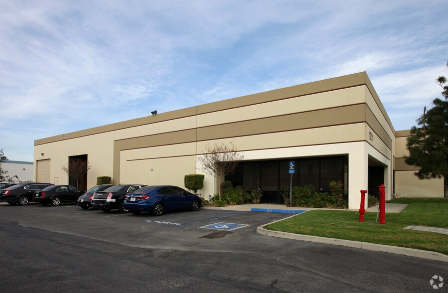 1931 Sampson Ave, Corona, CA à louer - Photo de l’immeuble – Image 3 sur 8