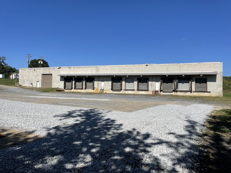 201 Perrow St, Altavista, VA à louer - Photo de l’immeuble – Image 1 sur 6