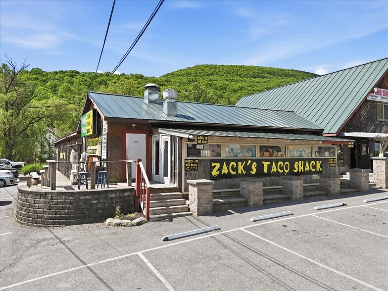 145 Camelback Rd, Tannersville, PA à vendre - Photo de l’immeuble – Image 2 sur 22