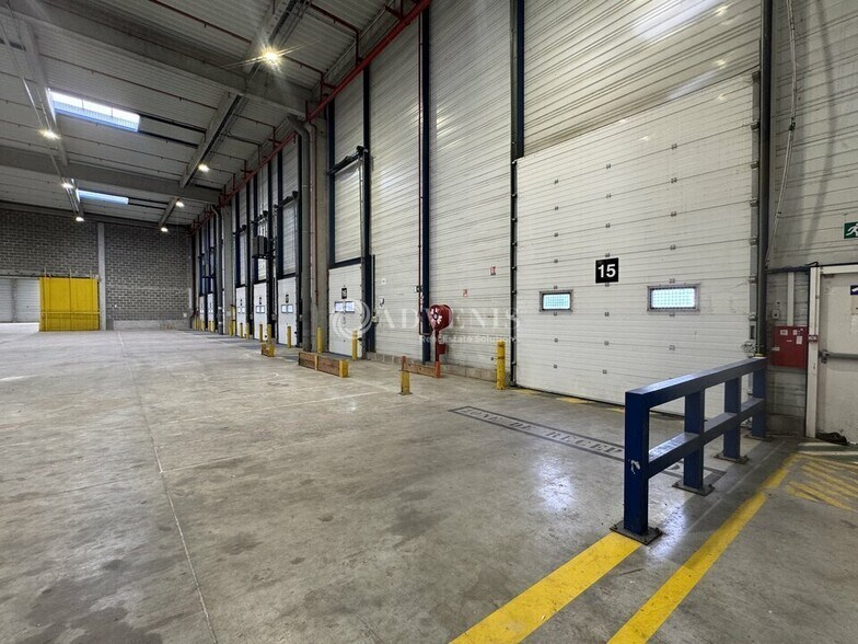 Industriel/Logistique dans Marly-la-Ville à louer - Photo de l’immeuble – Image 3 sur 11