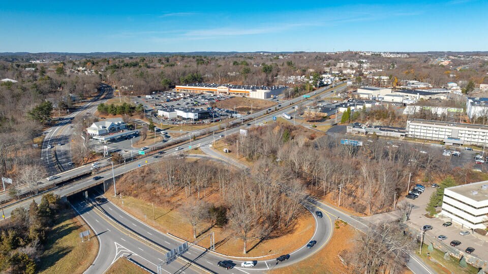 249 Andover St, Danvers, MA à vendre - Photo de l’immeuble – Image 3 sur 7