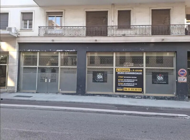 Industriel/Logistique dans Nice à vendre - Photo de l’immeuble – Image 1 sur 4