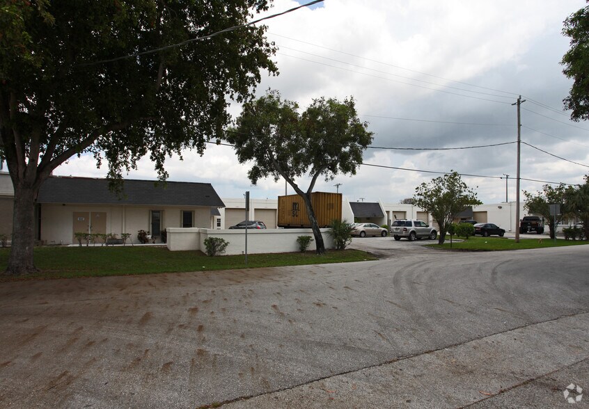 1900-1922 NW Mears Pky, Margate, FL à louer - Photo de l’immeuble – Image 3 sur 3
