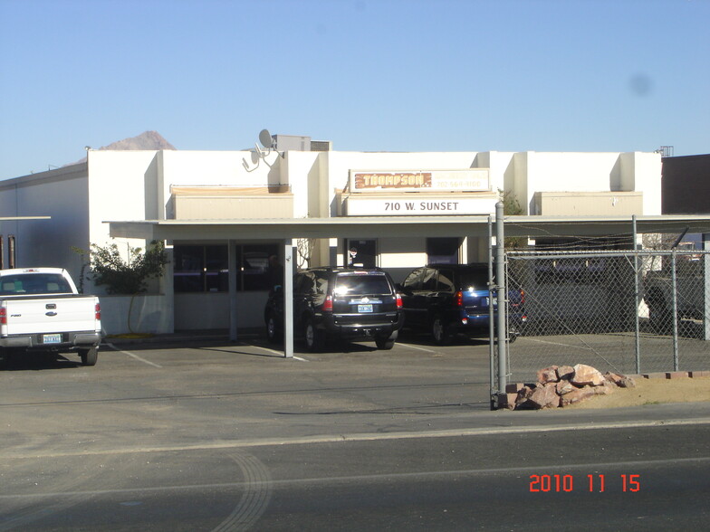 710 W Sunset Rd, Henderson, NV à louer - Photo principale – Image 1 sur 5
