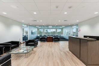 550 W Cypress Creek Rd, Fort Lauderdale, FL à louer Photo de l’immeuble– Image 1 sur 4
