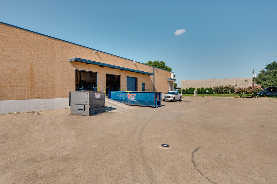 1262 Viceroy Dr, Dallas, TX à louer - Photo de l’immeuble – Image 3 sur 13