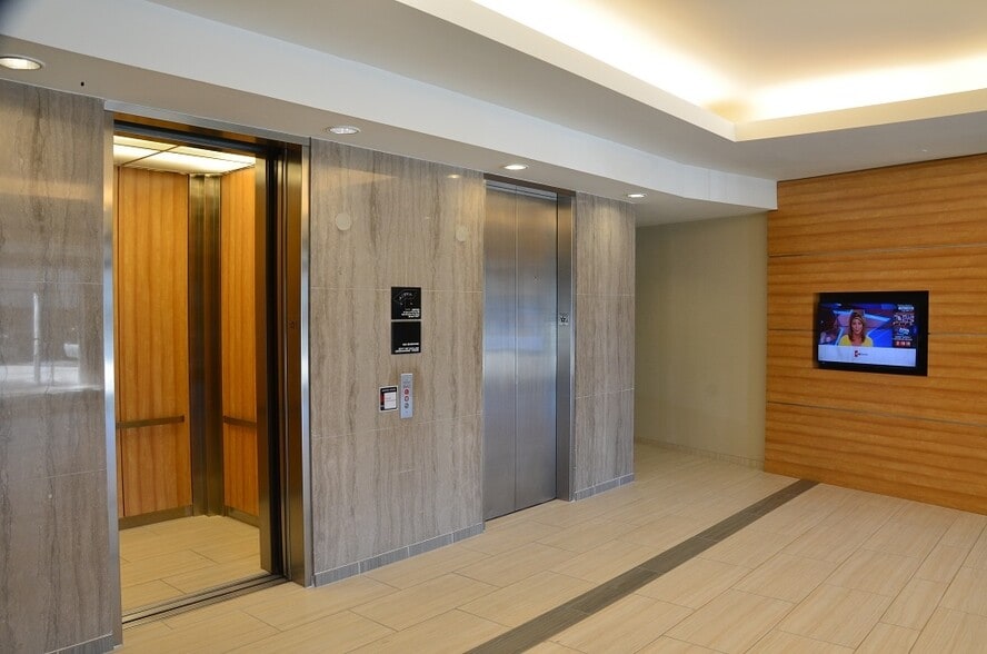 15400 Knoll Trail Dr, Dallas, TX à louer - Hall d’entrée – Image 3 sur 24