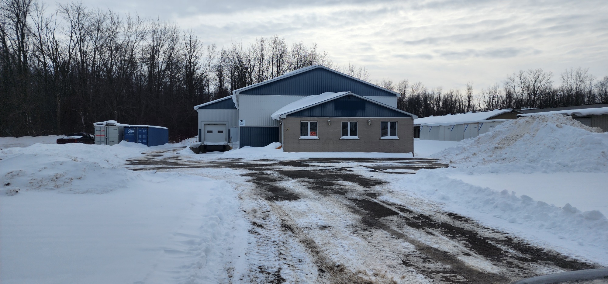 35 Griffith Rd, Stratford, ON à louer Photo principale– Image 1 sur 2