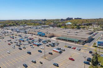 2126-2200 Burnhamthorpe Rd W, Mississauga, ON à louer Photo de l’immeuble– Image 1 sur 5