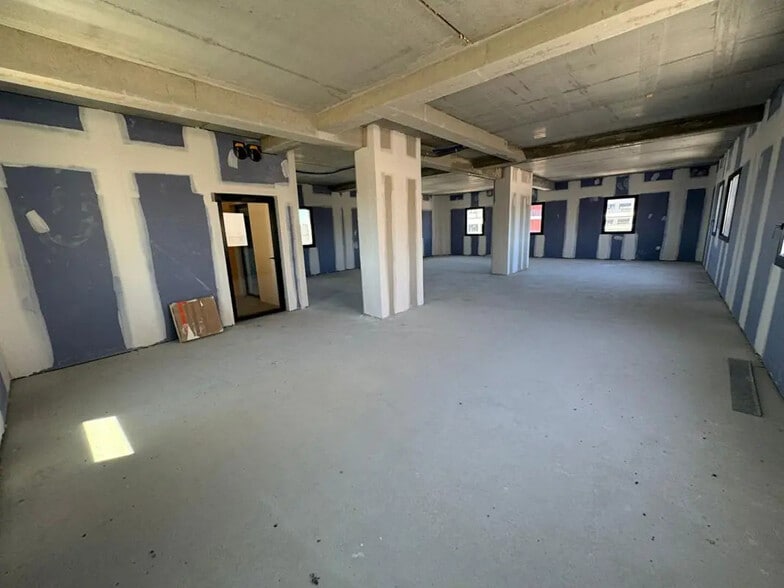 Bureau dans Avignon à vendre - Photo de l’immeuble – Image 3 sur 6