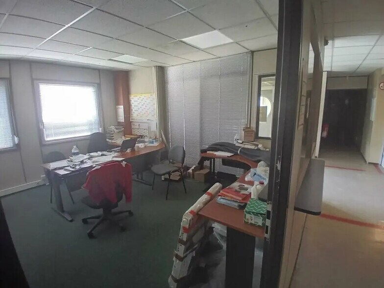 Local d'activités dans Montceau-les-Mines à vendre - Photo de l’immeuble – Image 3 sur 4