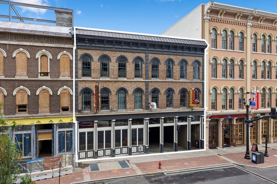 154 2nd Ave N, Nashville, TN à vendre - Photo de l’immeuble – Image 1 sur 8