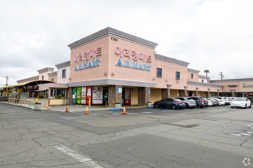 1701 W Orangethorpe Ave, Fullerton, CA à louer - Photo principale – Image 1 sur 7